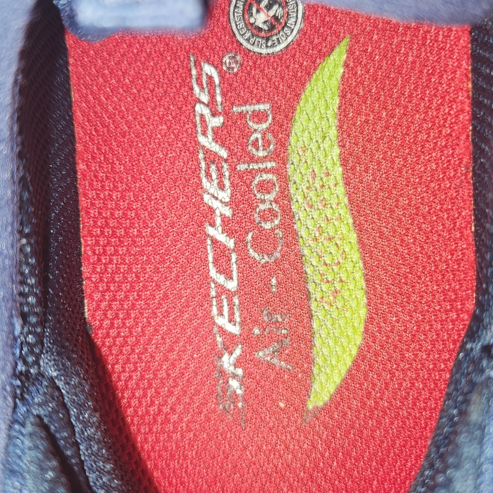 Skechers slip resistant work shoes. 7.5. Slip Resistant. - Picture 7 of 10